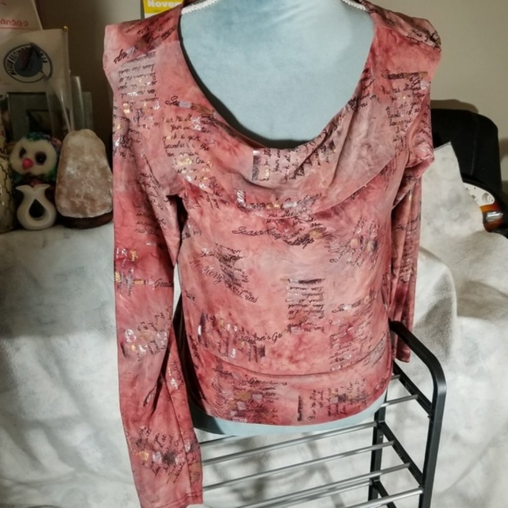 Nolita Scripted Writings Scoop Neck L/S Cute Top